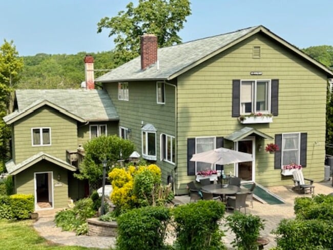 Building Photo - 96 Highland Ave