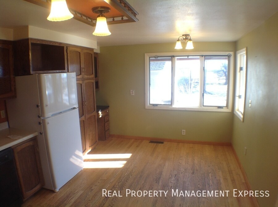 Building Photo - 3 Bedroom Acreage in Southeast Sioux Falls
