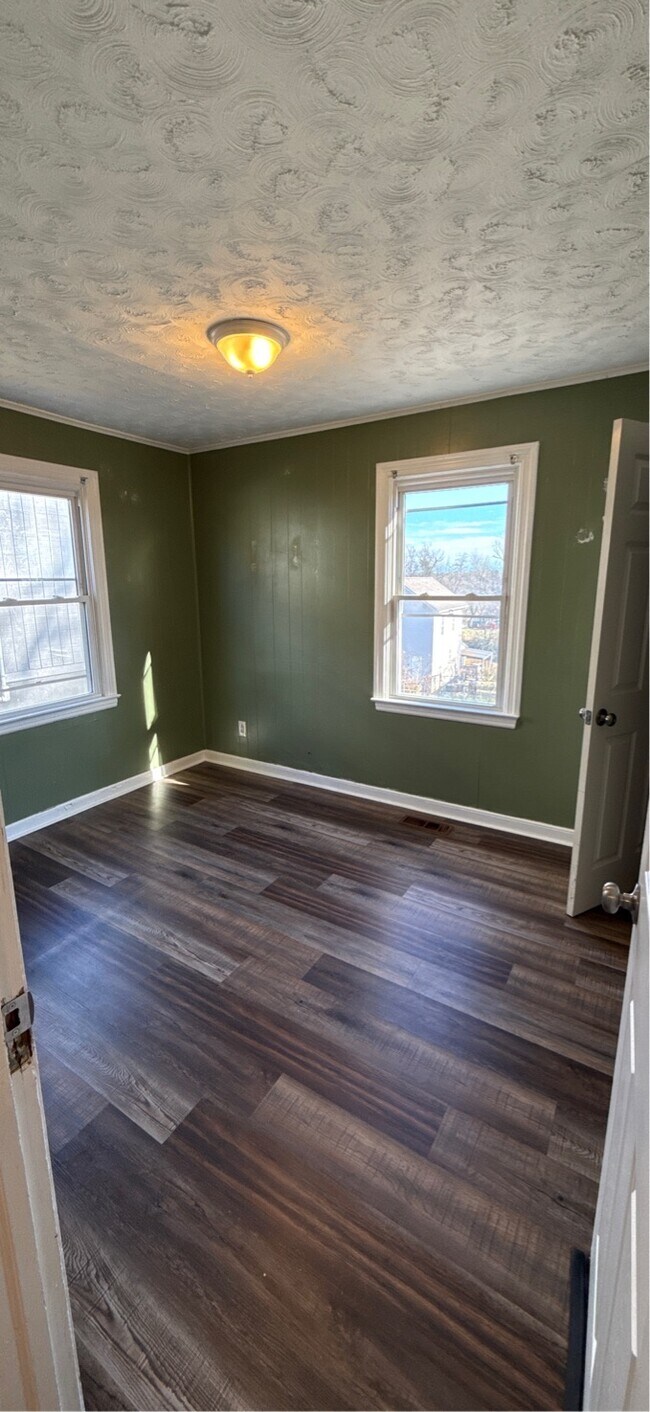 Building Photo - 2638 Summit Ave