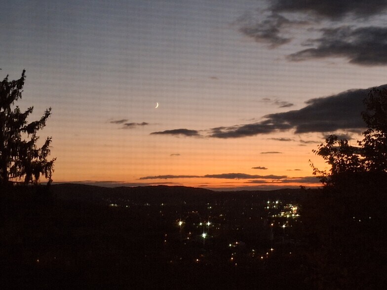 Building Photo - 1517 Hill Rd