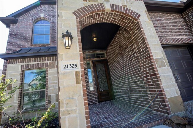 Building Photo - 21325 Kings Guild Ln