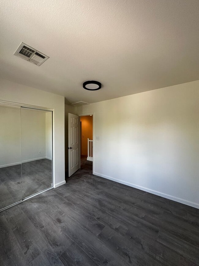 Building Photo - 3 Bedroom Home in the SW!