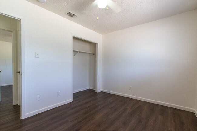 Building Photo - 3920 Redstone Rd