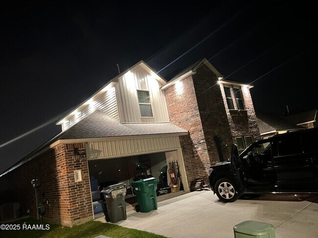 Building Photo - 200 Broussard Hl Dr