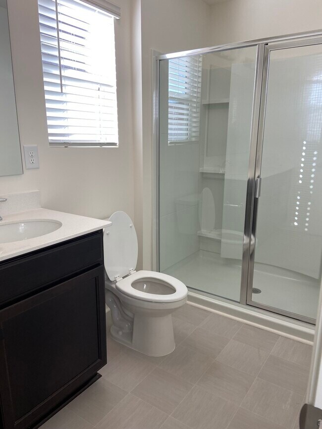 Building Photo - BEAUTIFUL 3 br paired home with attached garage, close to I-77 and I-40