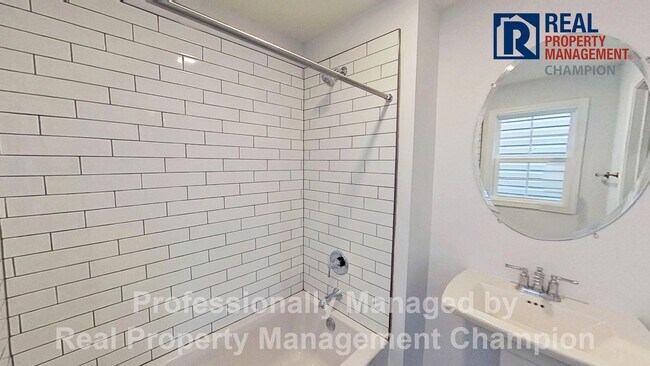Building Photo - Recently Updated 2 BD/1 BA Home in the Heart of Wilmington