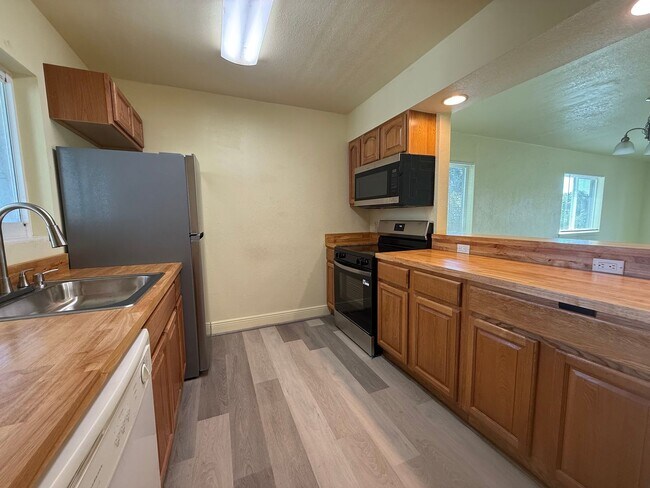 Building Photo - 900 S Peninsula Dr