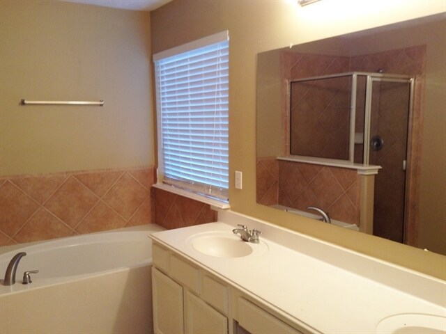 Building Photo - 2210 Two Trail Dr