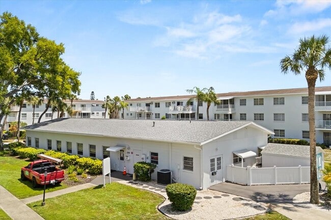 Building Photo - 2425 Flamingo Blvd