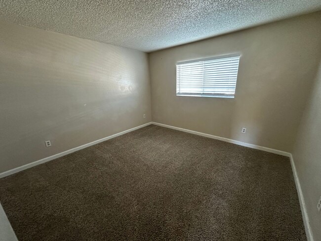 Building Photo - 750 Plumas St