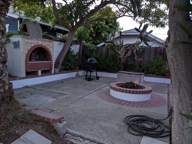 Building Photo - Cozy 3 bed/2 bath home in El Segundo