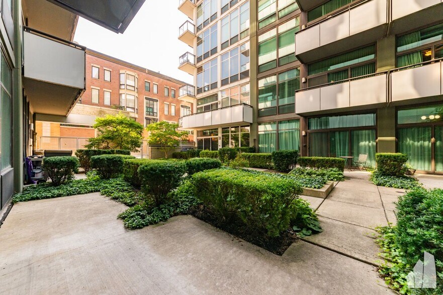 Building Photo - 650 W Wayman St