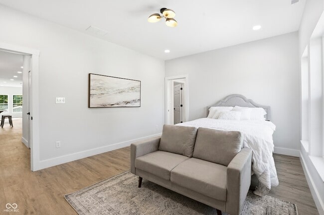 Building Photo - 4623 Rookwood Ave