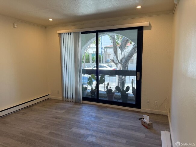 Building Photo - 407 Sanchez St