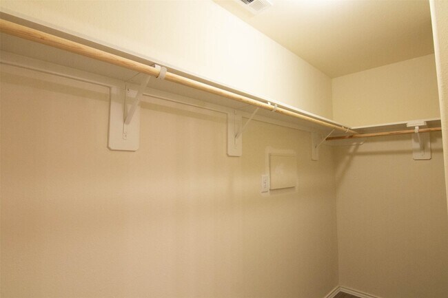 Building Photo - 456 Upper Creek Dr