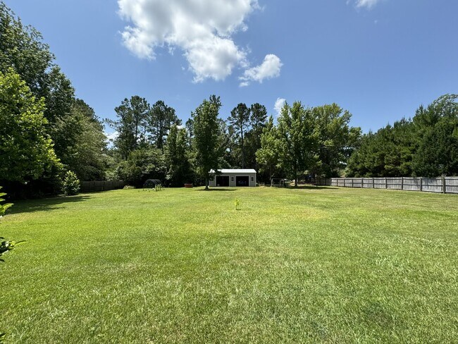 Building Photo - Large Property - No HOA!! - Just outside o...