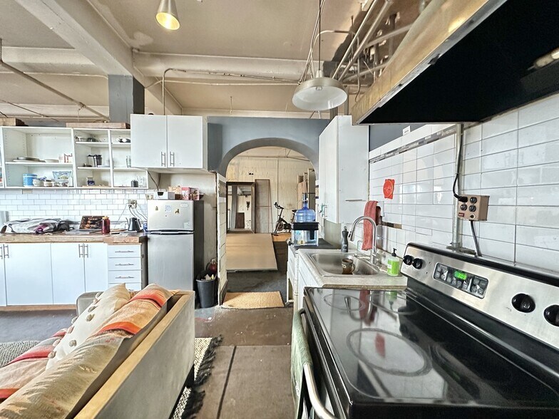 Building Photo - 3144 W Carroll Ave