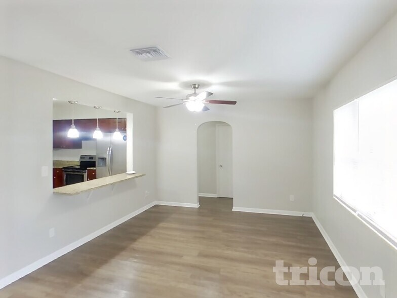 Building Photo - 1576 Bonair St