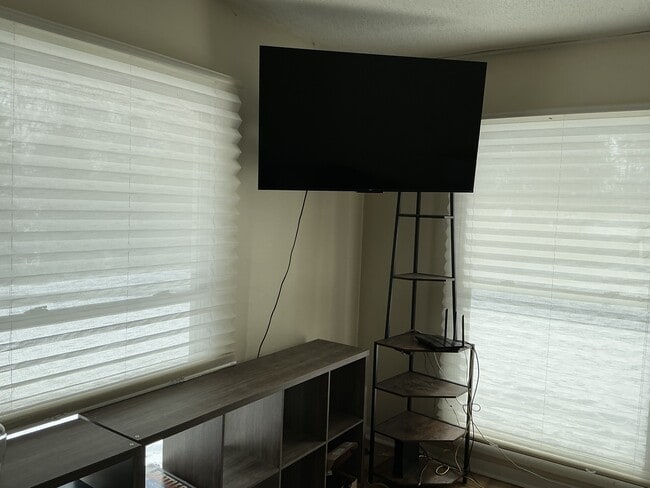 Building Photo - 2285 E Carriage Hill Dr