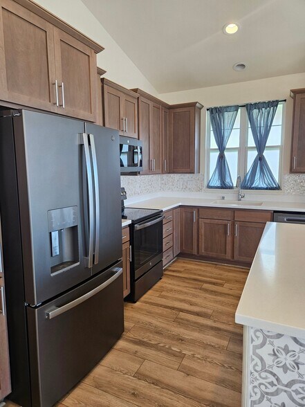 Building Photo - 72 Kupaloke