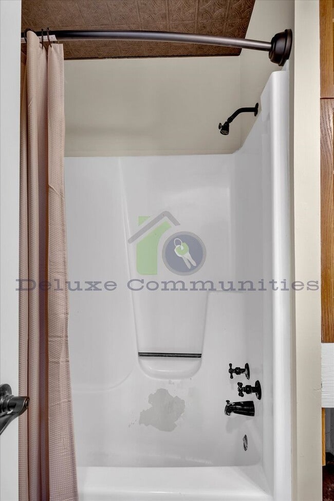 Building Photo - Darling 2 Bedroom Home in Middleville