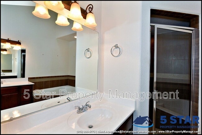 Building Photo - 5005 Moon Ranch Ln