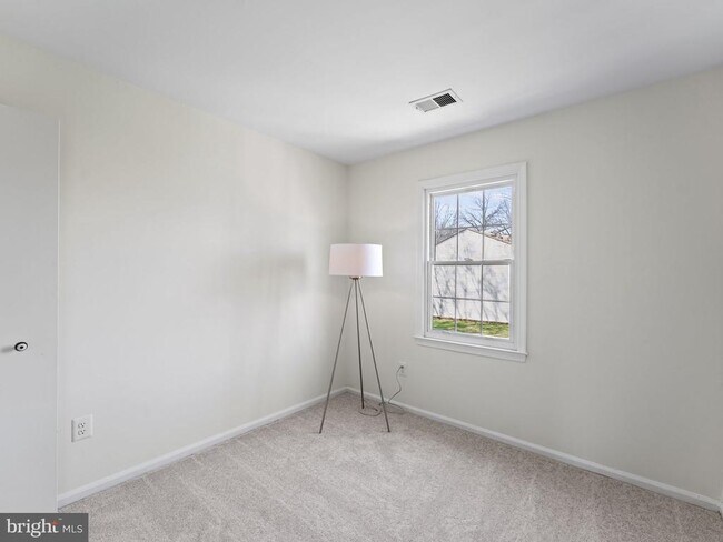 Building Photo - 8638 Dellway Ln