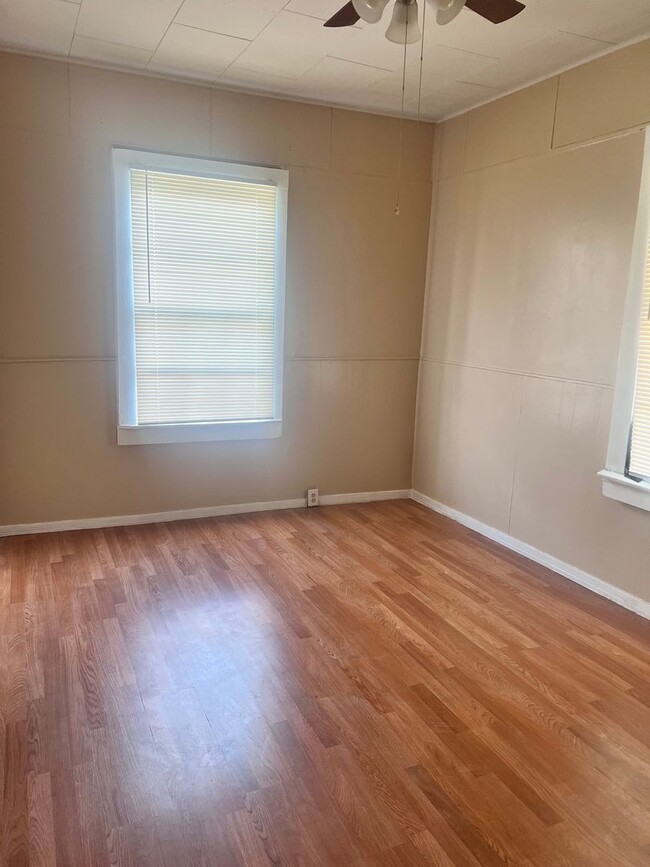 Building Photo - 337 Harding Ave.