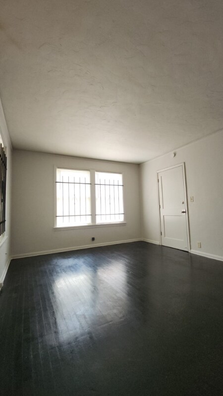 Building Photo - 519 W 23rd St