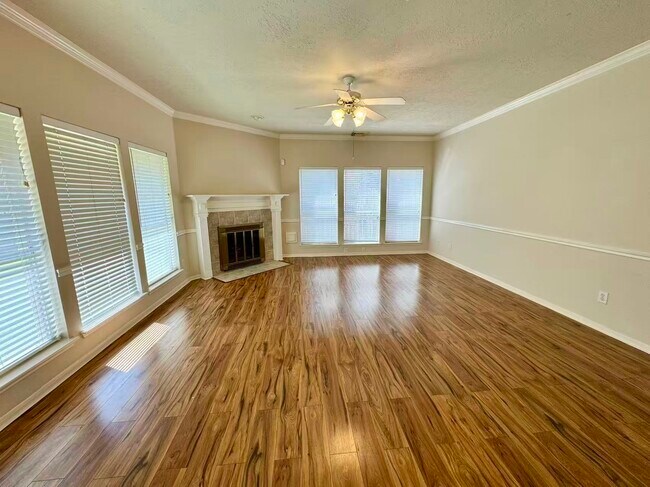 Building Photo - 2439 Shelby Park Dr