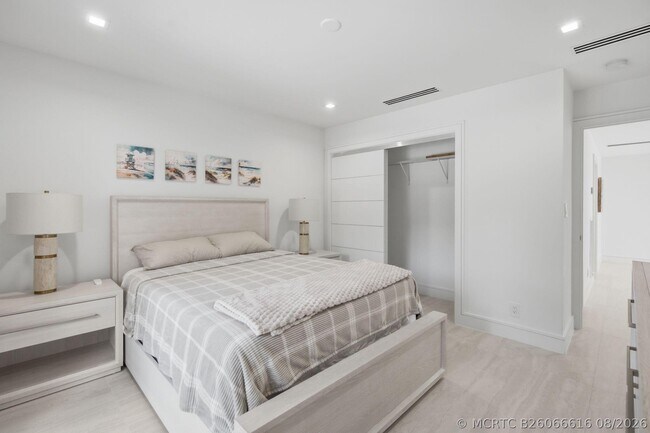 Building Photo - 1173 Hillsboro Mile