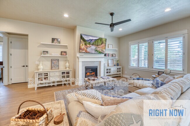 Building Photo - 4113 W Gray Fox St