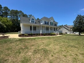 Building Photo - 1/2 off the first month!!