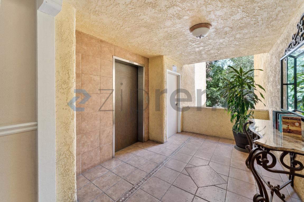 Building Photo - 5257 Radford Ave