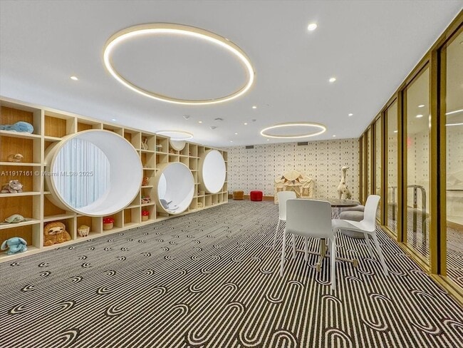 Building Photo - 2678 Tigertail Ave