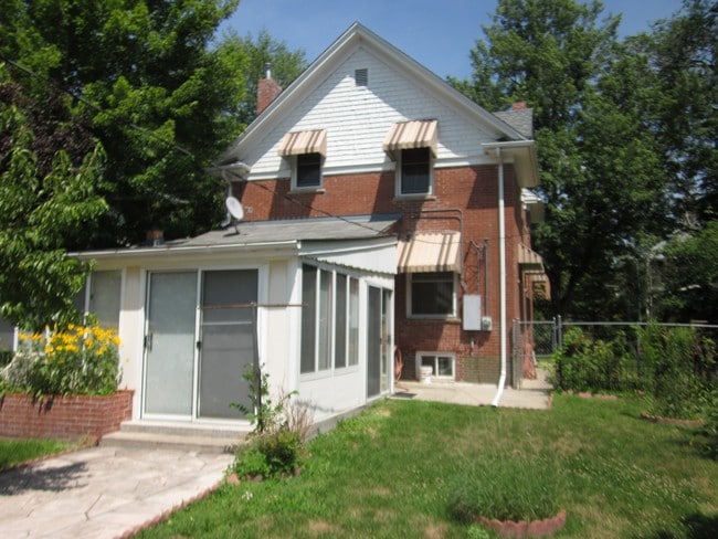 Building Photo - 1217 S Vine St