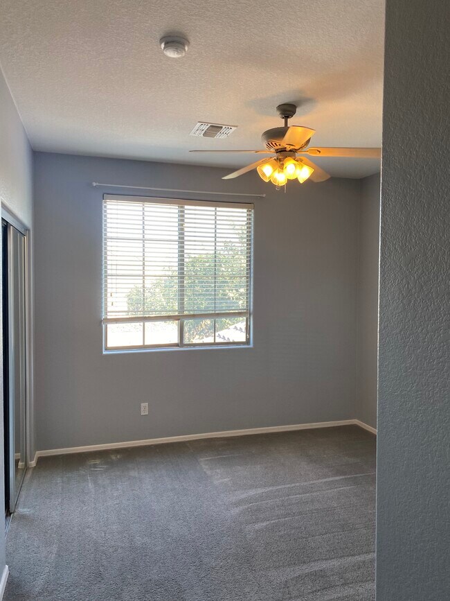 Building Photo - 18686 E Mockingbird Dr