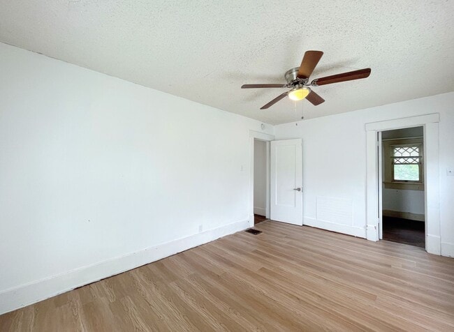 Building Photo - Updated 3 bedroom home