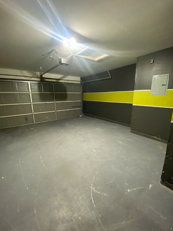 Building Photo - 1214 Champion Dr