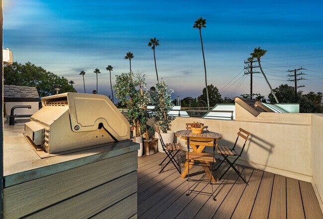 Building Photo - 838 California Ave