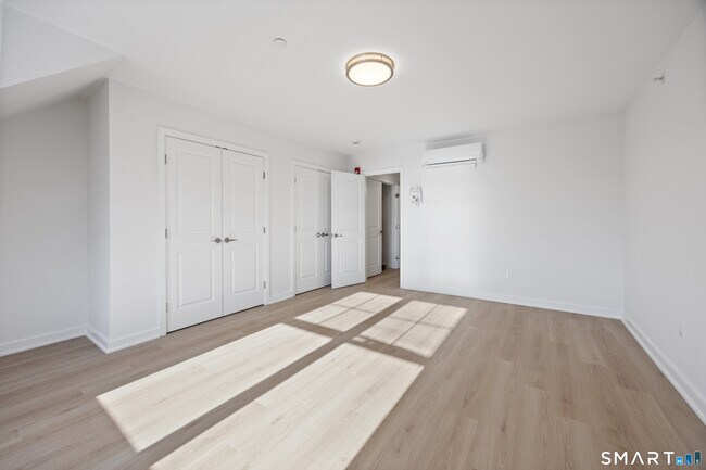 Building Photo - 29 Village Rd