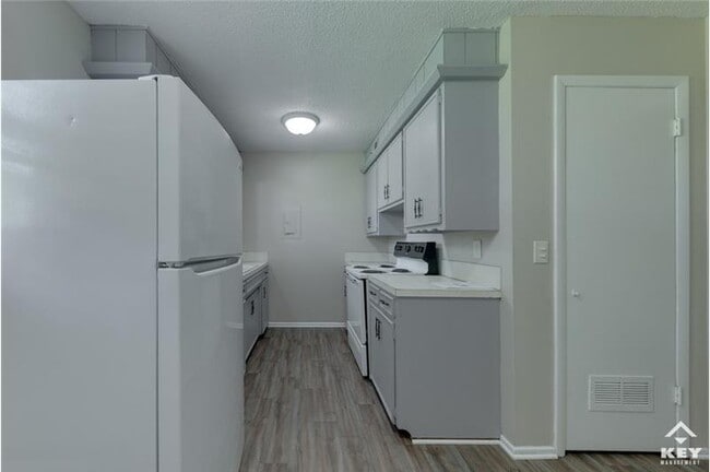 Building Photo - 717 N Dougherty Ave