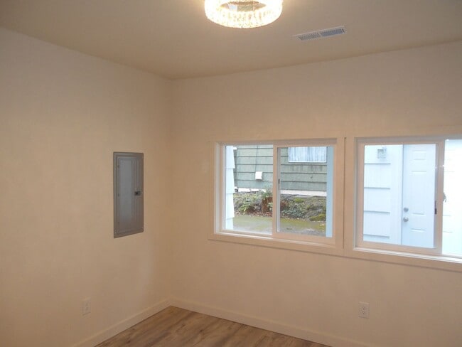Building Photo - Completely Remodeled Home in Vibrant Sellw...