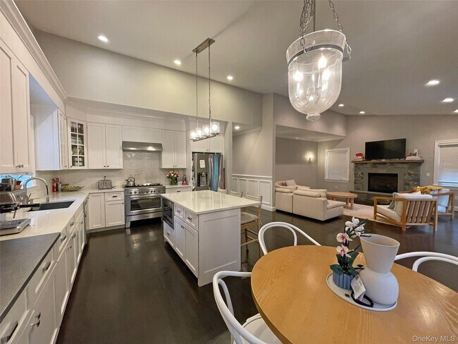 Building Photo - 1019 Grove St