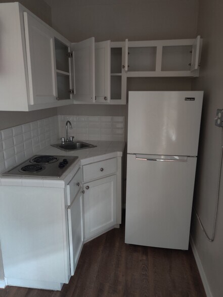 kitchen - 1210 Pecan Blvd