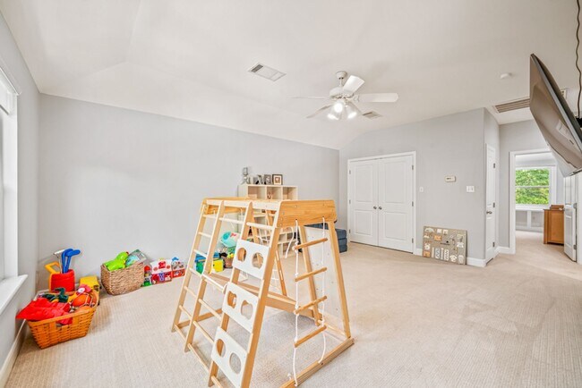 Building Photo - 258 Tuxedo Ave