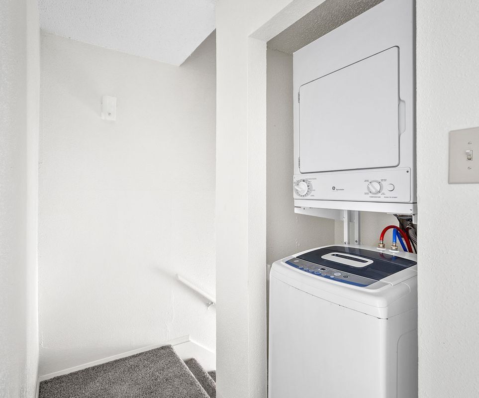 Building Photo - 2111 Holly Hall St