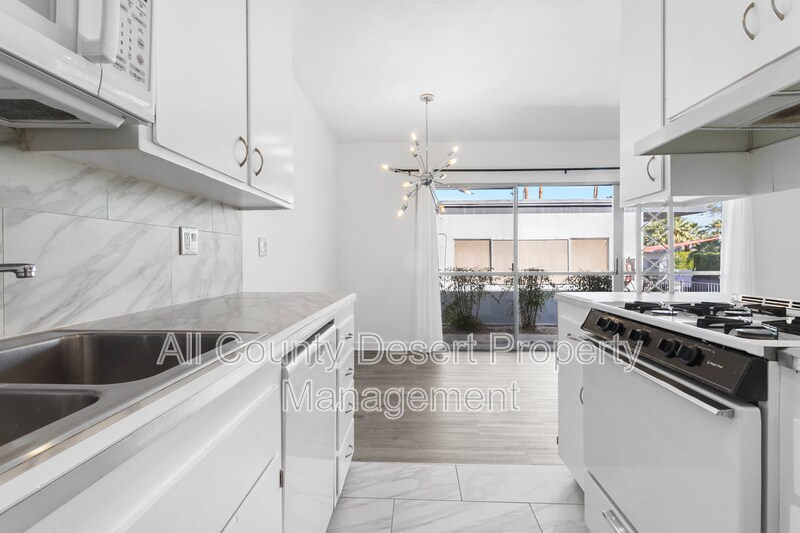 Building Photo - 46075 Ocotillo Dr