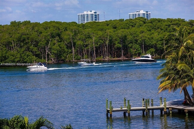 Building Photo - 400 Kings Point Dr