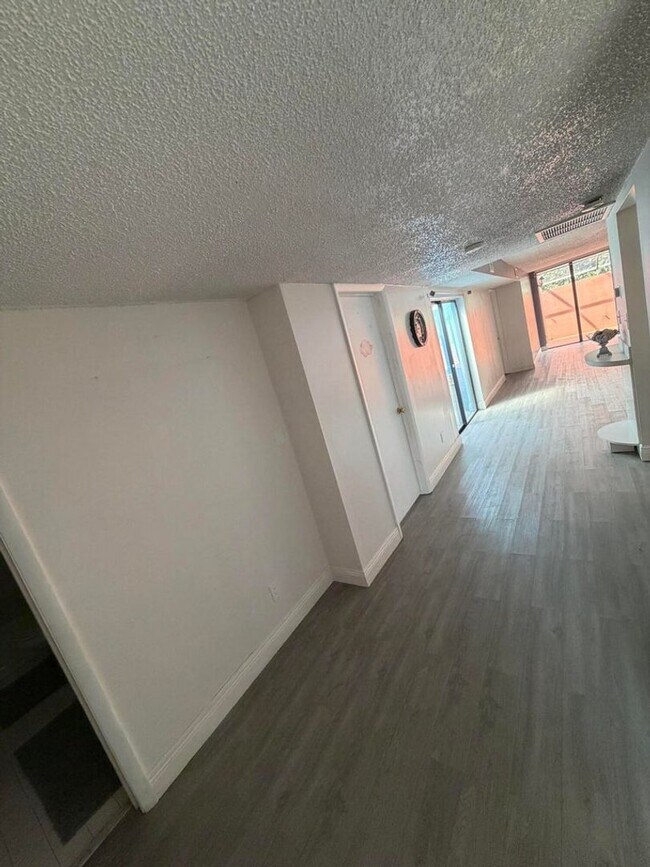 Building Photo - 10343 Greenhouse Rd